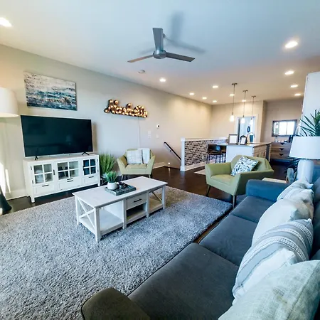 Holiday home Modern Skyline-view Townhome For Groups Up To 8