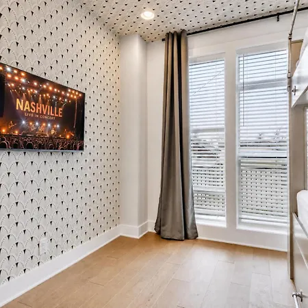 2 Rooftop Homes - Sleeps 24 - Near Geodis Park Holiday home Nashville