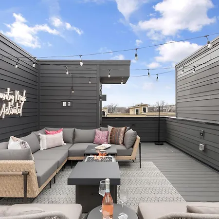 Holiday home The Hubb House - Relaxing Rooftop Hot Tub *
