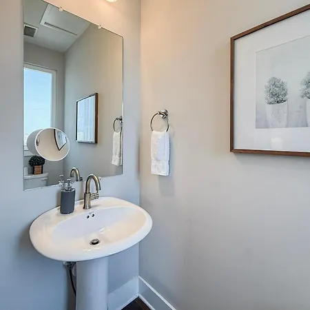 Holiday home Modern Skyline-view Townhome For Groups Up To 8