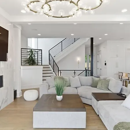 2 Ultra Lux Homes Sleeps 24 Hot Tub & Rooftops