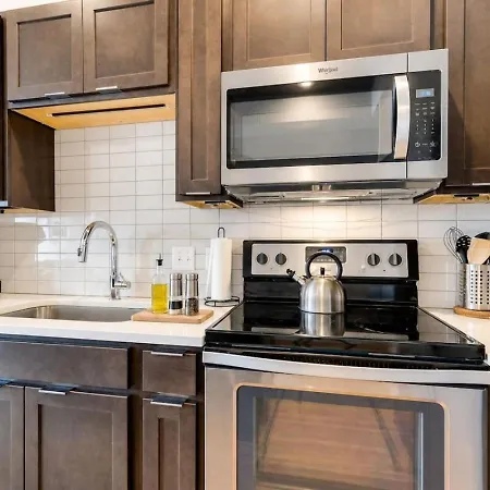 Funk House. Mins To Broadway. Parking Holiday home