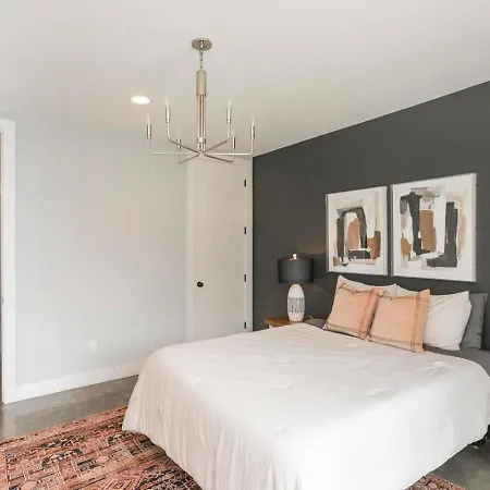 Downtown Modern, Rooftop Patio, Vanderbilt, 8 Beds Nashville