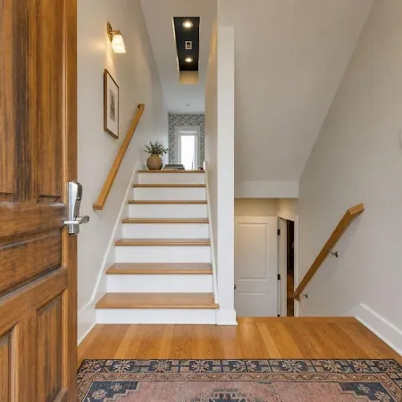 Funk House. Mins To Broadway. Parking * Nashville