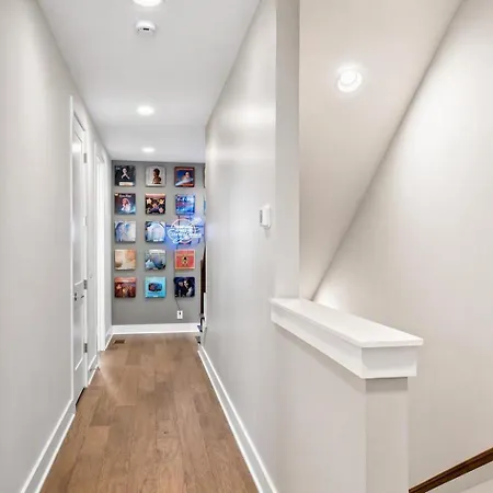 Rooftop Deck Townhome Sleeps 12 Near Geodis Park Holiday home Nashville