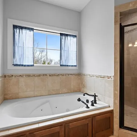 Holiday home Cedar Peak - Pool Hot Tub & Gym Sleeps 24
