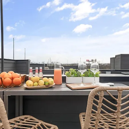 The Hubb House - Relaxing Rooftop Hot Tub Holiday home Nashville