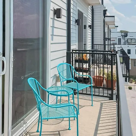 Modern Skyline-view Townhome For Groups Up To 8 Holiday home *