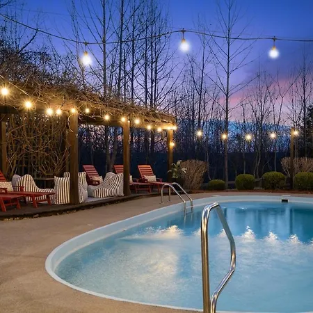Cedar Peak - Pool Hot Tub & Gym Sleeps 24 Holiday home Nashville