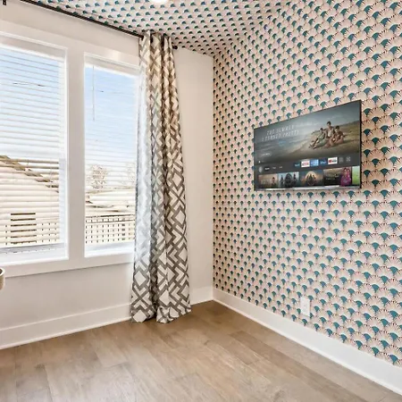 Holiday home 2 Rooftop Homes - Sleeps 24 - Near Geodis Park *