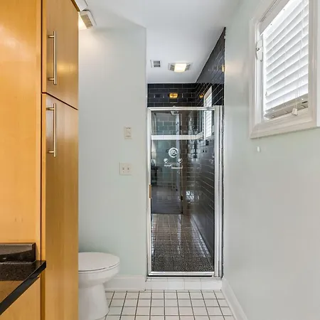 Spacious Townhouse W Exclusive Backyard Holiday home *