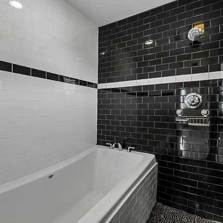 Holiday home Spacious Townhouse W Exclusive Backyard Nashville