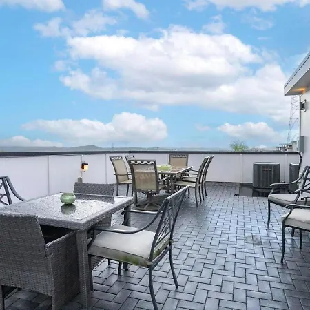 Downtown Modern, Rooftop Patio, Vanderbilt, 8 Beds *