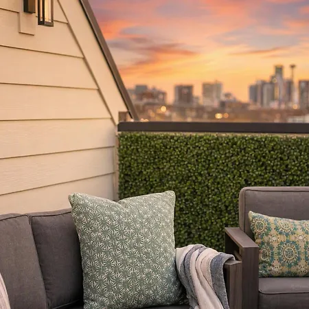 Pet-friendly House Sleeps 12 Near Geodis Park Holiday home Nashville