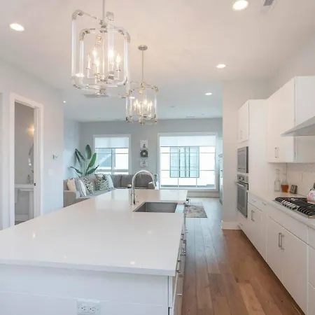 Holiday home Downtown Modern, Rooftop Patio, Vanderbilt, 8 Beds