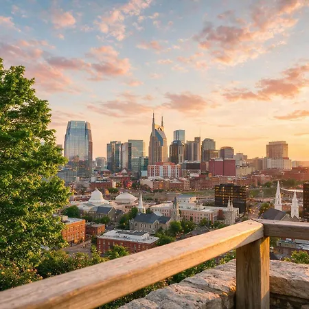 Rooftop Deck Townhome Sleeps 12 Near Geodis Park Holiday home