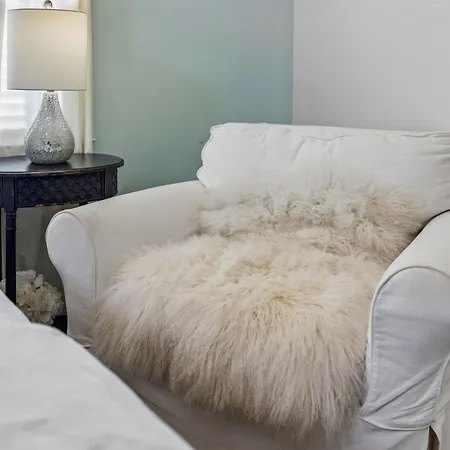 Spacious Townhouse W Exclusive Backyard Holiday home *