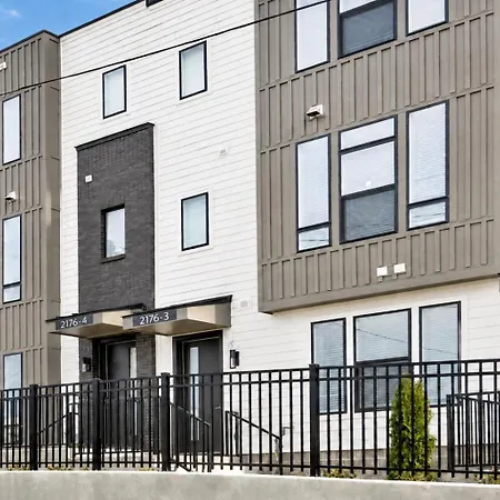 Rooftop Deck Townhome Sleeps 12 Near Geodis Park Holiday home *
