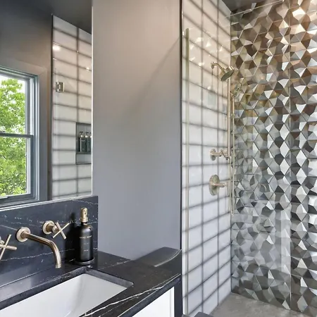 Elevated Luxury Skyline Views Near Broadway Holiday home Nashville