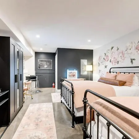 Funk House. Mins To Broadway. Parking * Nashville