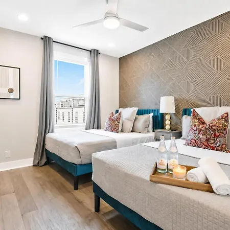 2 Rooftop Homes - Sleeps 24 - Near Geodis Park Holiday home Nashville