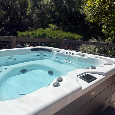 Cedar Peak - Pool Hot Tub & Gym Sleeps 24 Holiday home Nashville