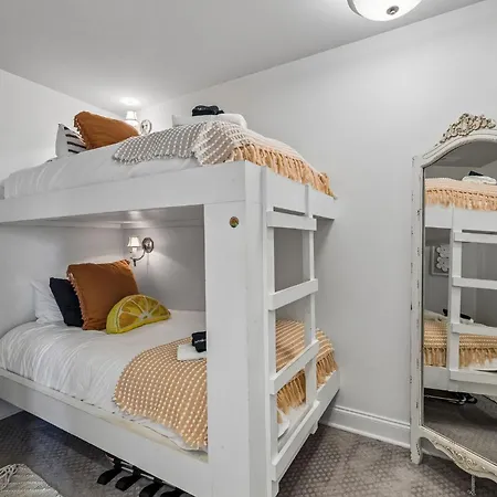 Holiday home Spacious Townhouse W Exclusive Backyard Nashville