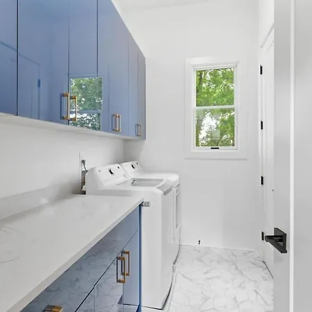 2 Ultra Lux Homes Sleeps 24 Hot Tub & Rooftops * Nashville