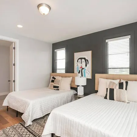 Downtown Modern, Rooftop Patio, Vanderbilt, 8 Beds Nashville