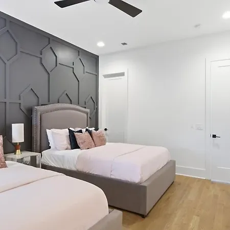 Holiday home 2 Ultra Lux Homes Sleeps 24 Hot Tub & Rooftops *