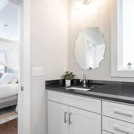 4br East - Walk To Bars & Restaurants *