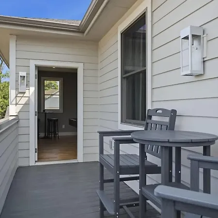 Walk To Germantown Game Minutes To Broadway Holiday home *
