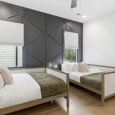 2 Ultra Lux Homes Sleeps 24 Hot Tub & Rooftops *