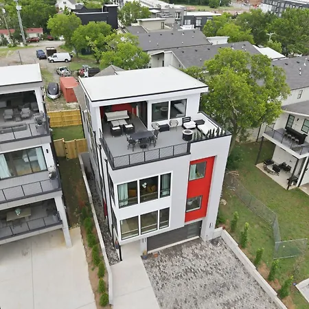 Elevated Luxury Skyline Views Near Broadway * Nashville