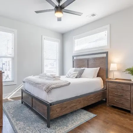 4br East - Walk To Bars & Restaurants Holiday home *