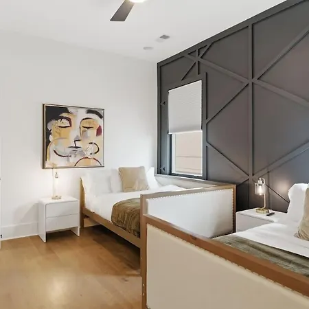 Holiday home 2 Ultra Lux Homes Sleeps 24 Hot Tub & Rooftops Nashville