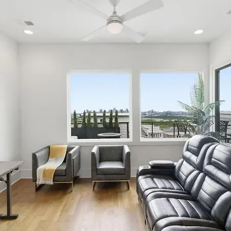 2 Ultra Lux Homes Sleeps 24 Hot Tub & Rooftops *