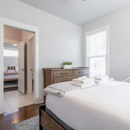 Holiday home 4br East - Walk To Bars & Restaurants *