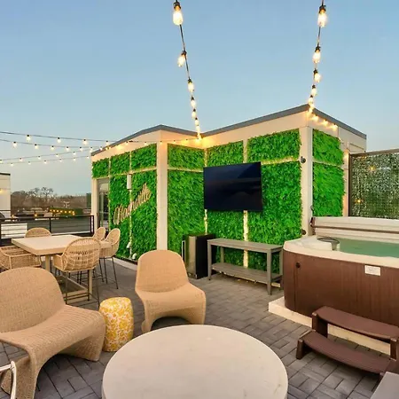 Holiday home Luxury Downtown Views - Rooftop - Hot Tub - Garage *