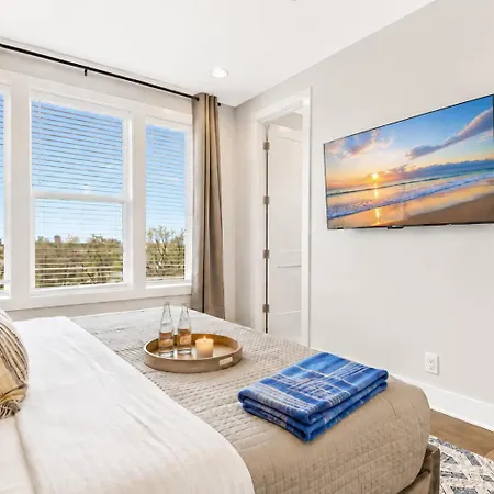 2 Rooftop Homes - Sleeps 24 - Near Geodis Park Holiday home