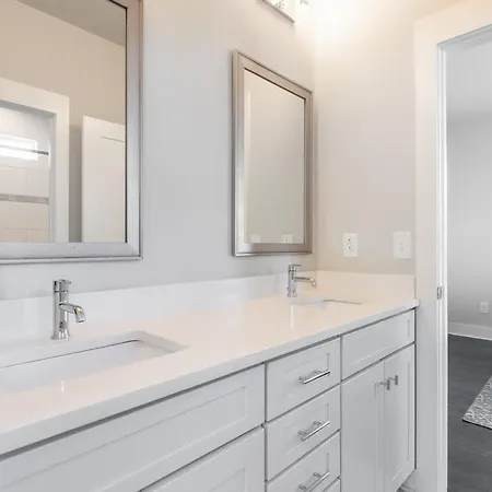 4br East - Walk To Bars & Restaurants *