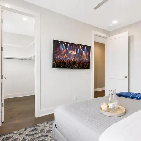 2 Rooftop Homes - Sleeps 24 - Near Geodis Park * Nashville