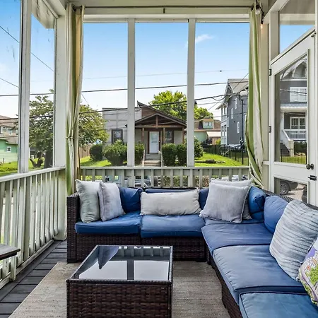 Spacious Townhouse W Exclusive Backyard Holiday home *