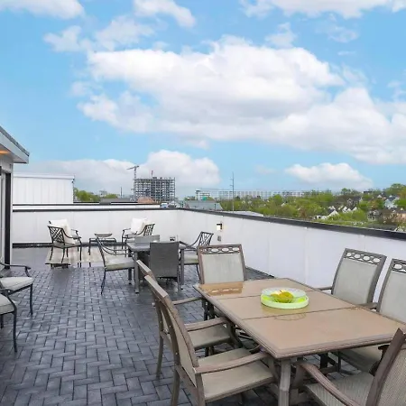 Holiday home Downtown Modern, Rooftop Patio, Vanderbilt, 8 Beds Nashville