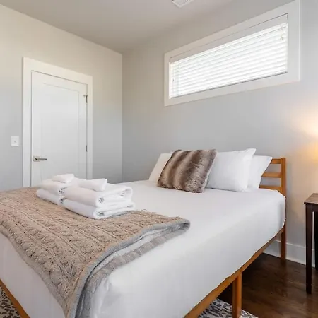 4br East - Walk To Bars & Restaurants *