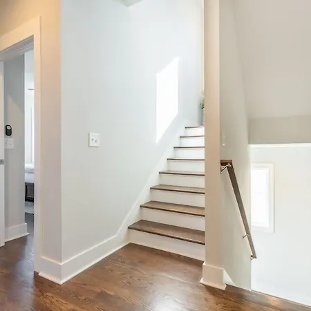 4br East - Walk To Bars & Restaurants Holiday home