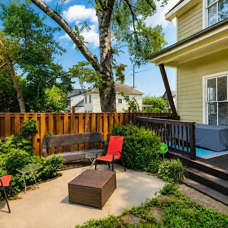 Spacious Townhouse W Exclusive Backyard Holiday home *