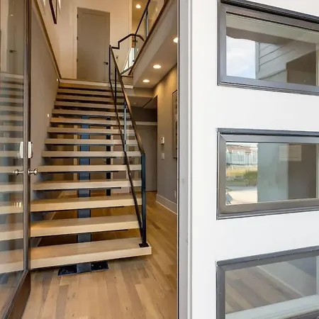 2 Ultra Lux Homes Sleeps 24 Hot Tub & Rooftops * Nashville