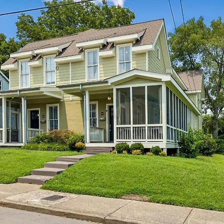 Holiday home Spacious Townhouse W Exclusive Backyard Nashville