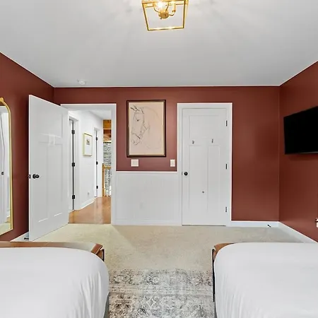 Cedar Peak - Pool Hot Tub & Gym Sleeps 24 *